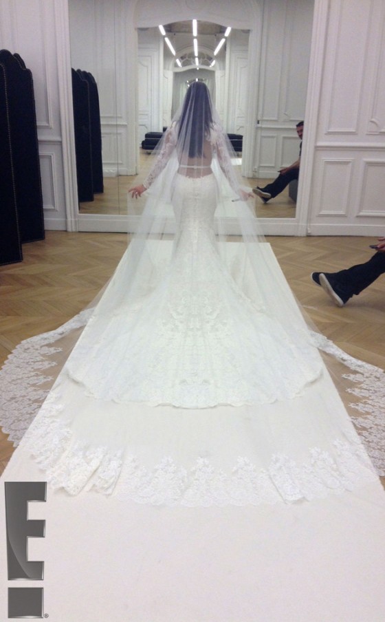 rs_634x1024-140526214957-634.kim-kardashian-kanye-west-wedding.ls.52614