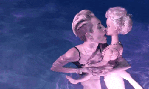 worst-celebrity-smooches