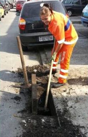 2AB00E9400000578-0-image-a-23_1437377570671