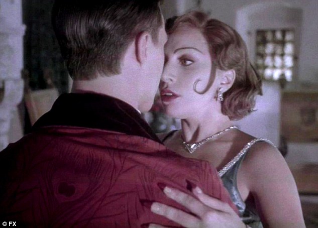 2E97216C00000578-3324869-Getting_close_The_flashback_showed_The_Countess_getting_close_to-a-36_1447946493458