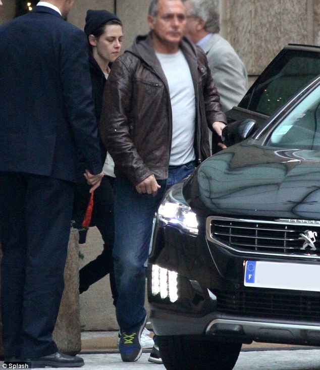 2EE416E600000578-3338745-image-m-100_1448841428946