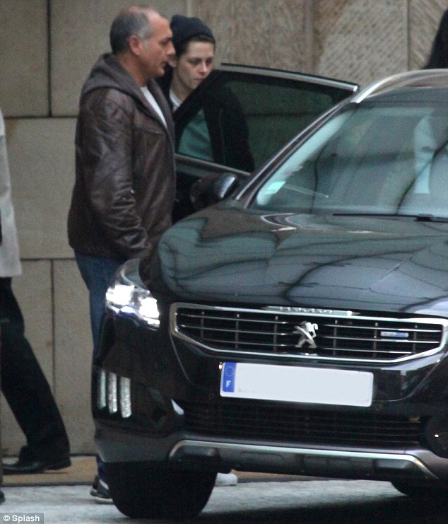 2EE9AC0600000578-3338745-image-m-102_1448841452704