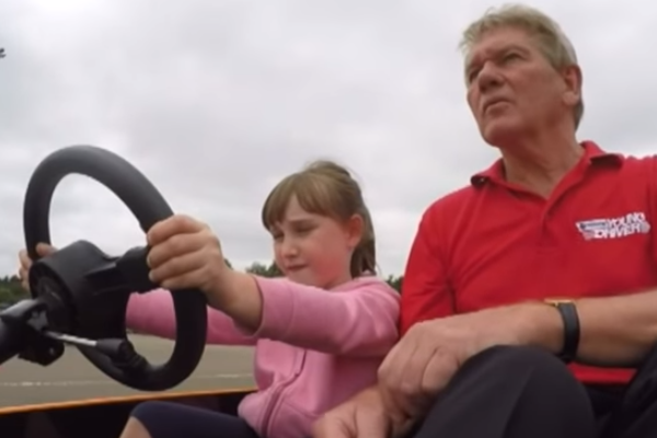 auto eléctrico diseñado sólo para niños