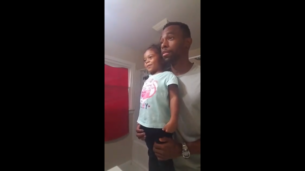 enseña a su hija a amarse