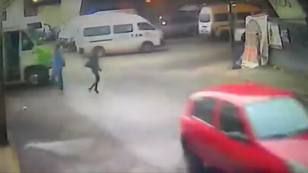 microbús atropella a una mujer