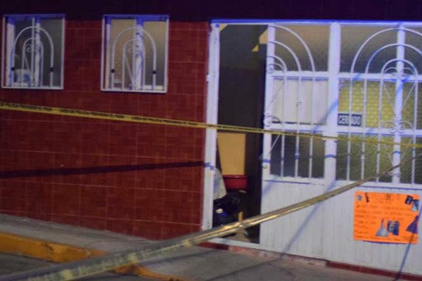 Mujeres se enfrentan a un ladrón a sartenazos