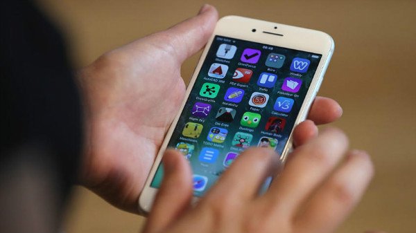 20 chicos que le regalaron 20 iPhone 7