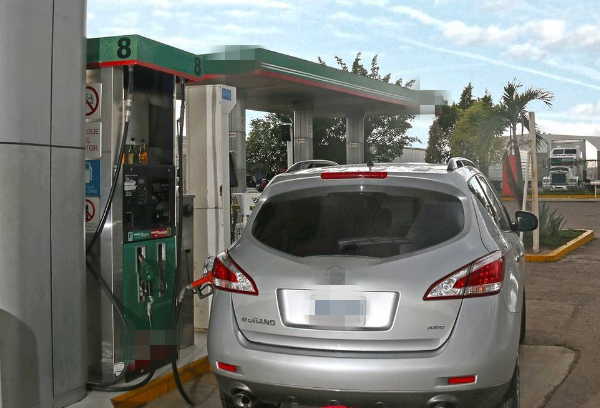 comprar litros completos de gasolina