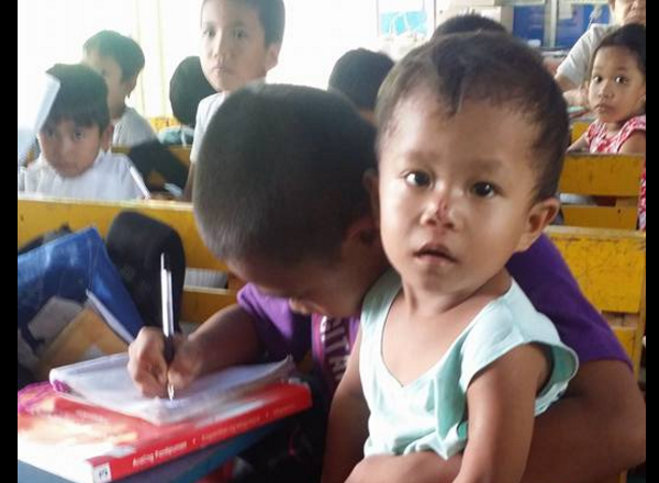 Ni&ntilde;os filipinos