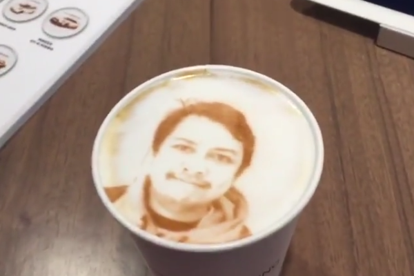 máquina de café imprime tu rostro