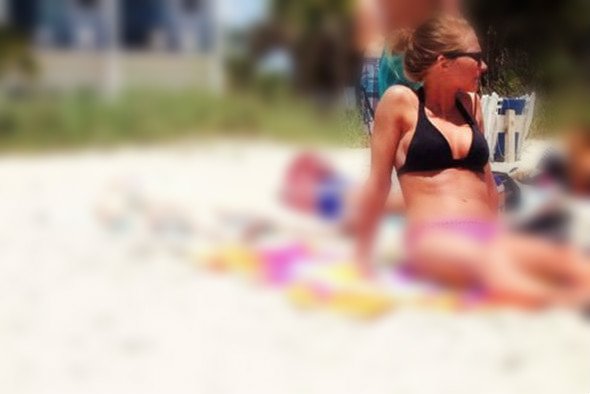 chica en bikini reto visual