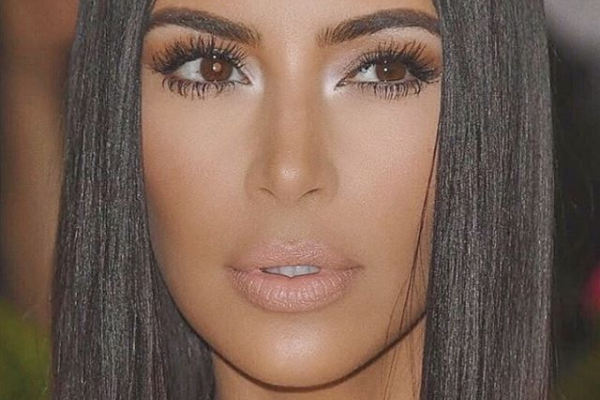 Kim Kardashian enseña de más