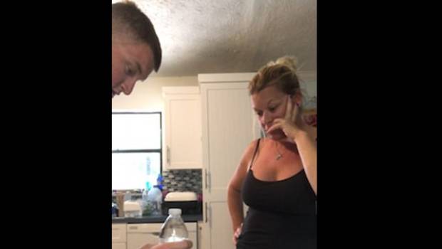 pesada broma a su mamá