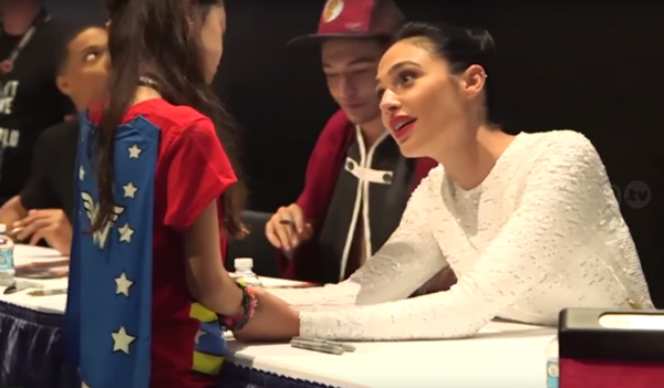 Gal Gadot cumple el sueño de su más grande fan