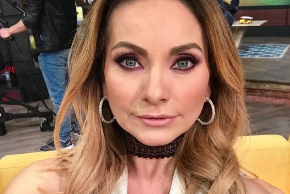 Elizabeth Álvarez al natural