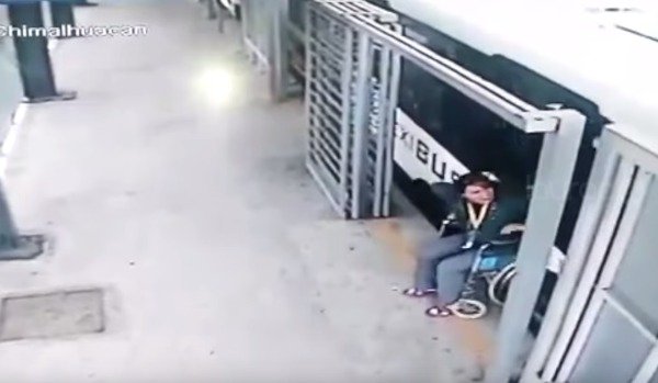 arrollada por un Mexibús