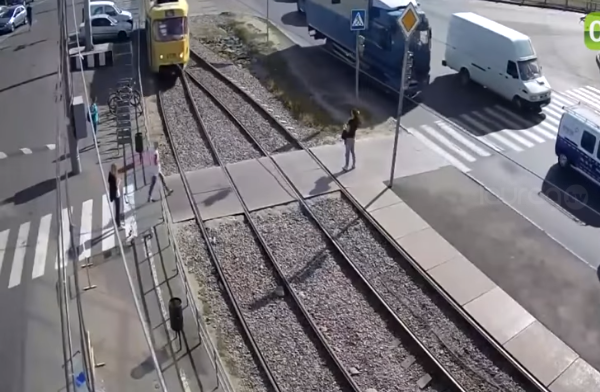 Mujer es atropellada por un tranvía