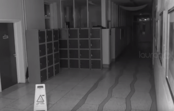 supuesto fantasma en una escuela