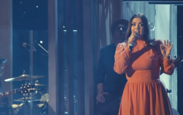 Yuridia Amigos No Por Favor