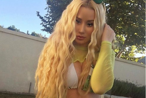 Iggy Azalea twerking