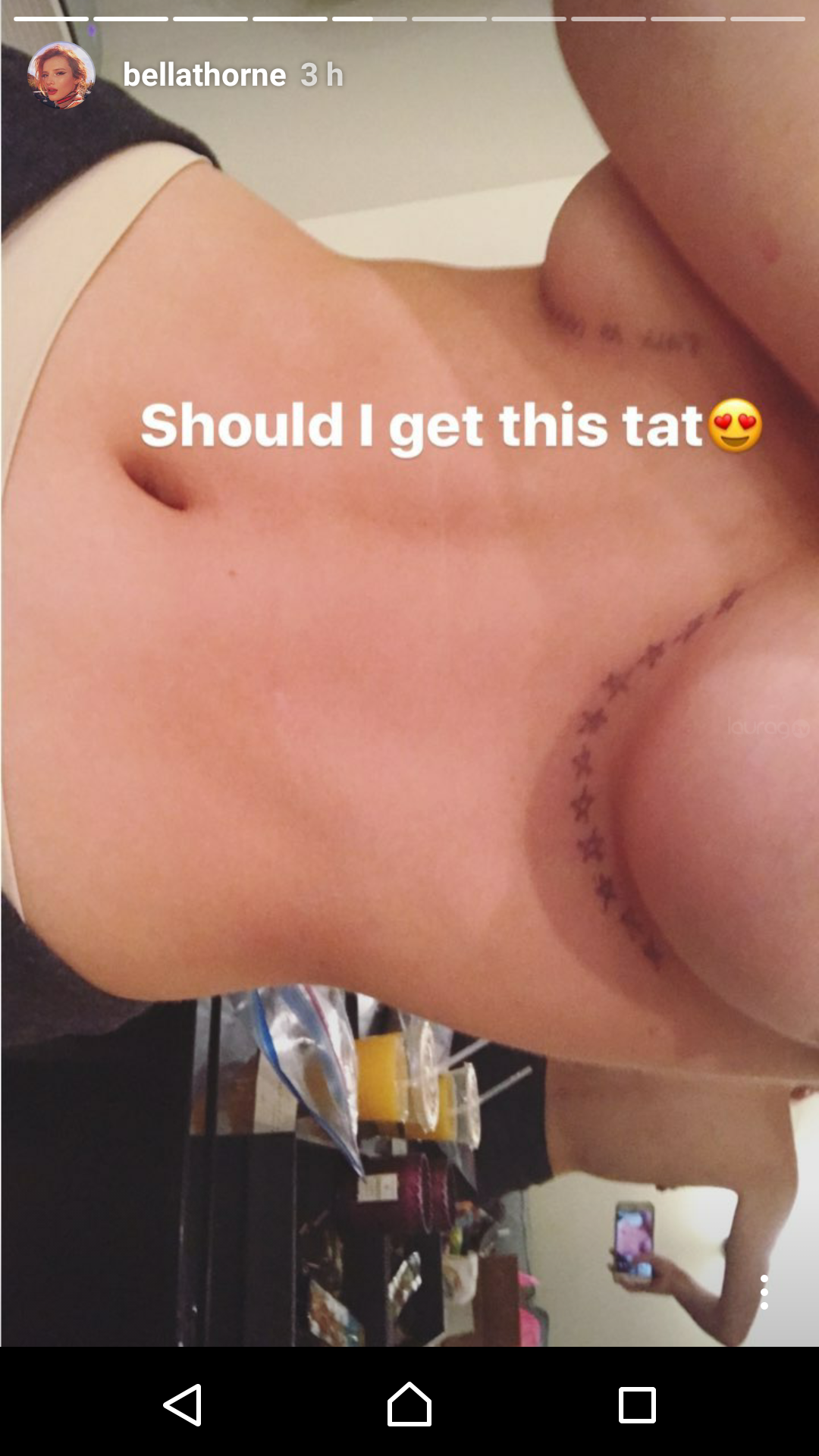 Bella Thorne tatuaje