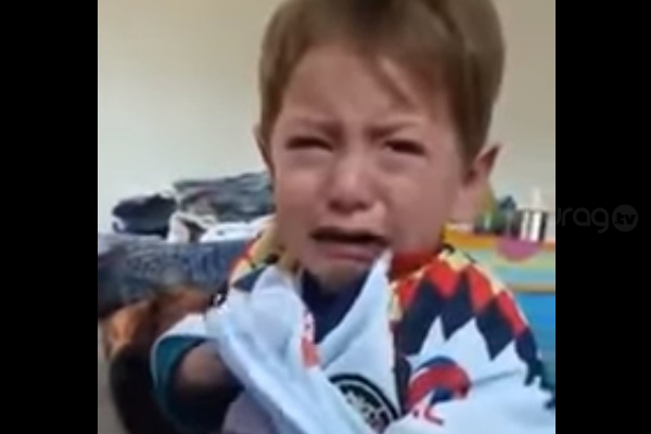 ni&ntilde;o llora