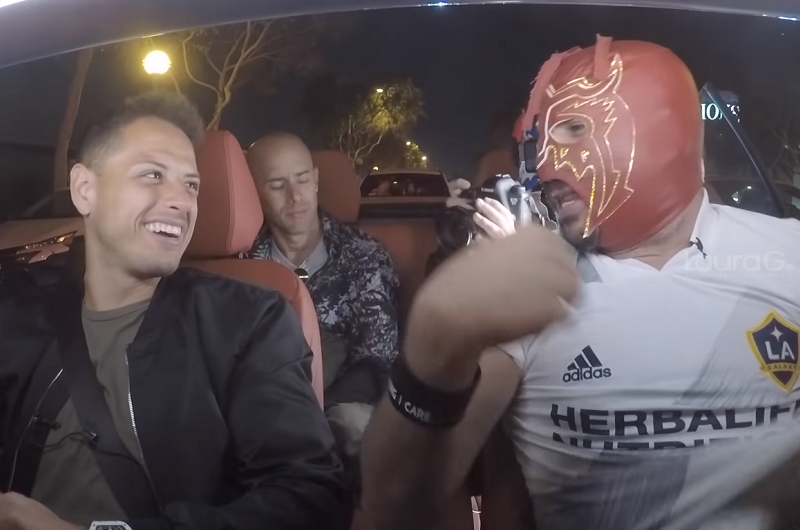 chicharito-hernandez-y-escorpi&oacute;n-dorado