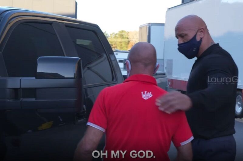 dwayne-johnson-amigo-camioneta