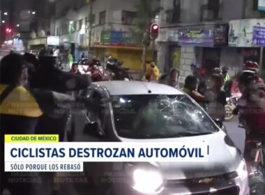 ciclistas-destrozan-auto-por-rebasarlos