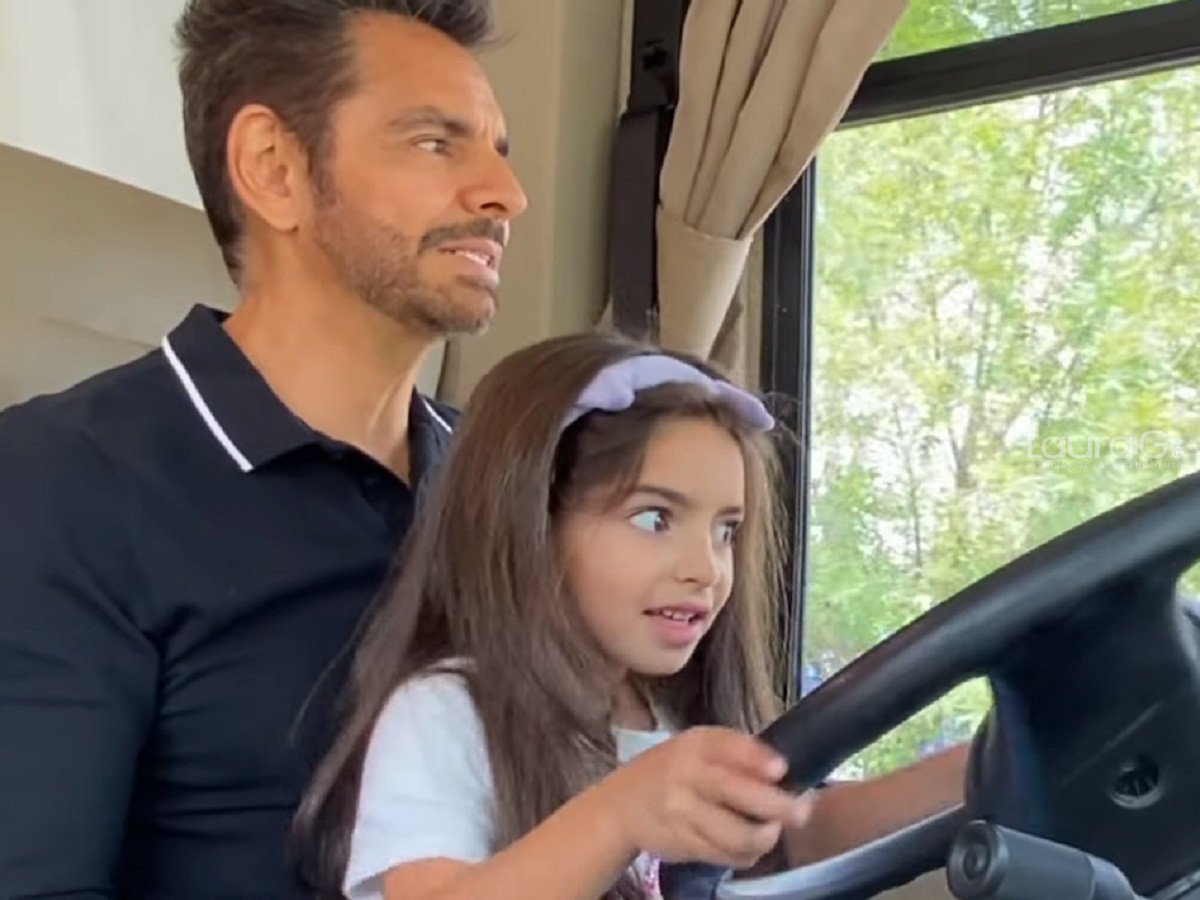 A sus 6 años, Aitana Derbez ya maneja