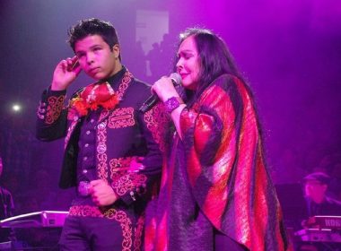 leonardo-aguilar-flor-silvestre