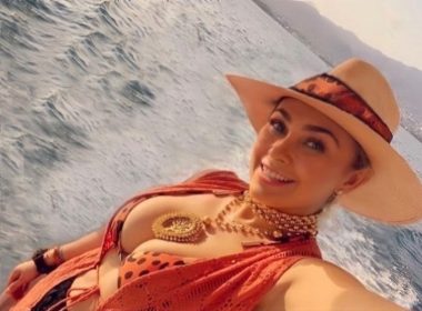 aracely-arambula-posa