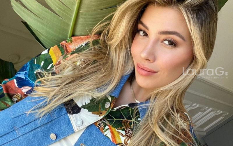 Michelle Salas recibe vacuna