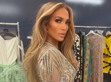 Jennifer Lopez firma acuerdo
