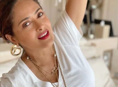 Salma Hayek recibe estrellas