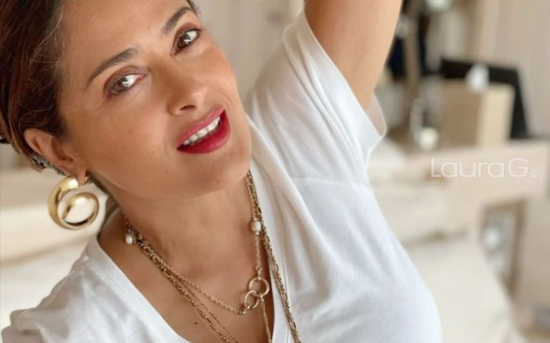 Salma Hayek recibe estrellas