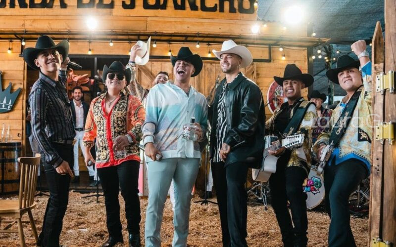 Maluma y Grupo Firme