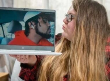 Pareja se casa por zoom