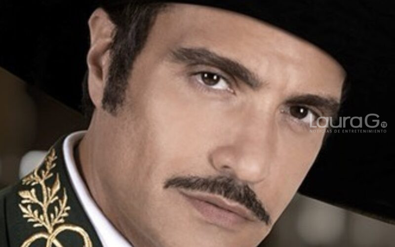 Jaime Camil como Vicente Fernández