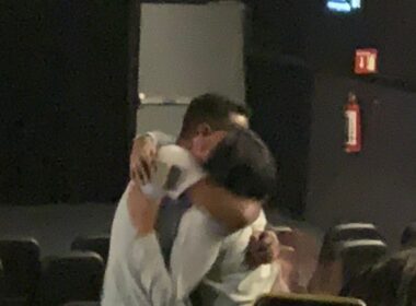 Pareja se compromete